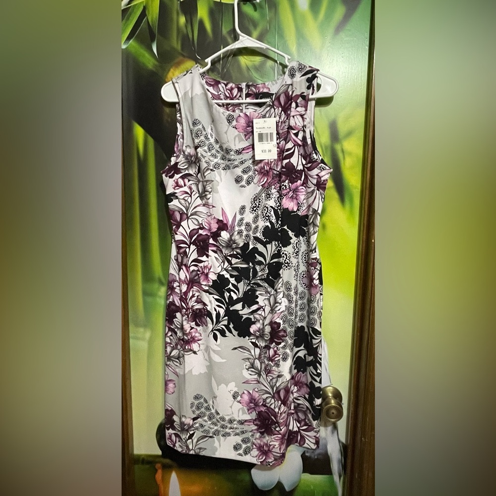 Connected Apparel White and Black Fitted Sleeveless Tank Top